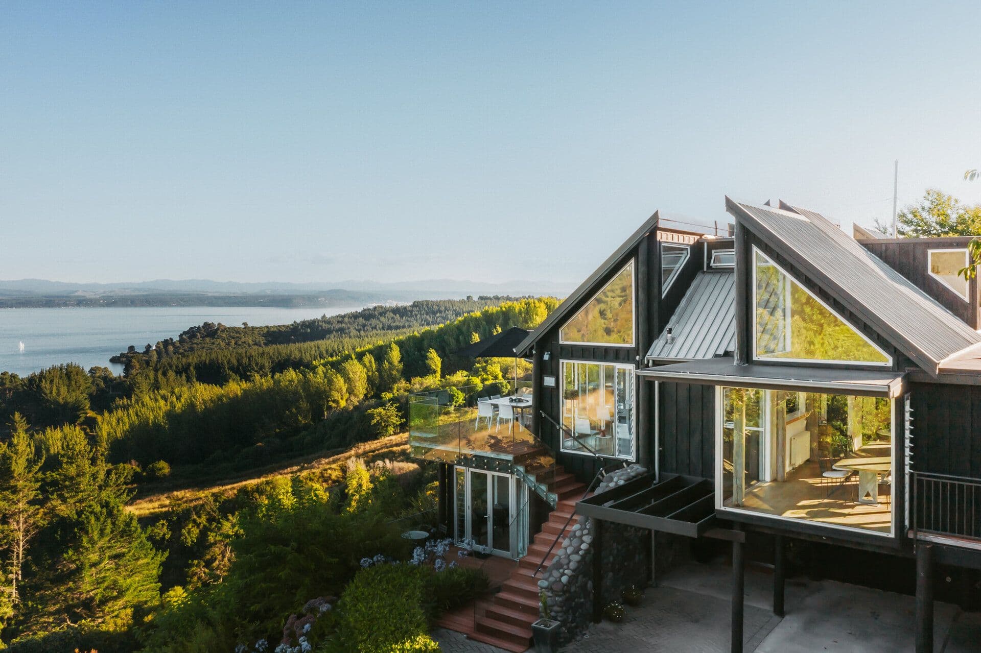 Acacia Cliffs Lodge on its bush-clad cliff above Lake Taupō